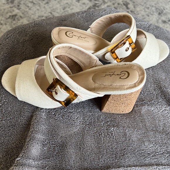 C Comfort (Size 8M) Sandals in Natural Color - Picture 2 of 4